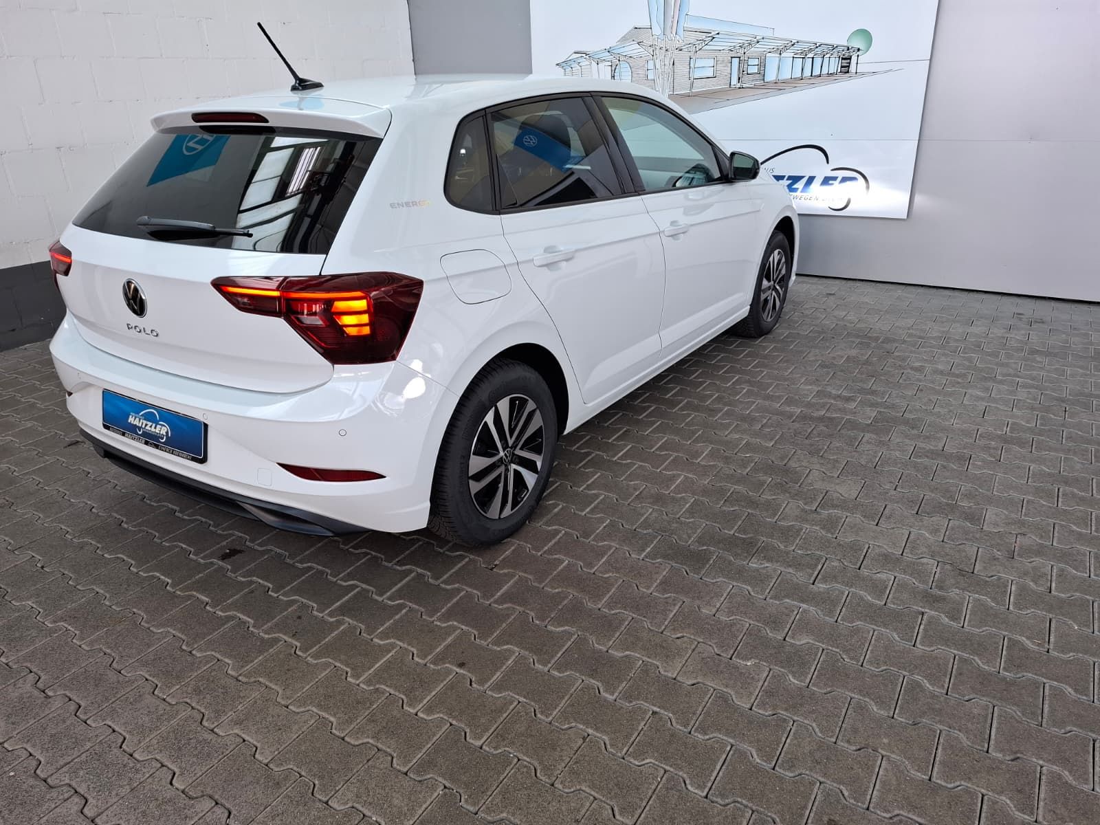 Fahrzeugabbildung Volkswagen Polo VI Energy 1.0 TSI +LED + ACC + TravelAssist