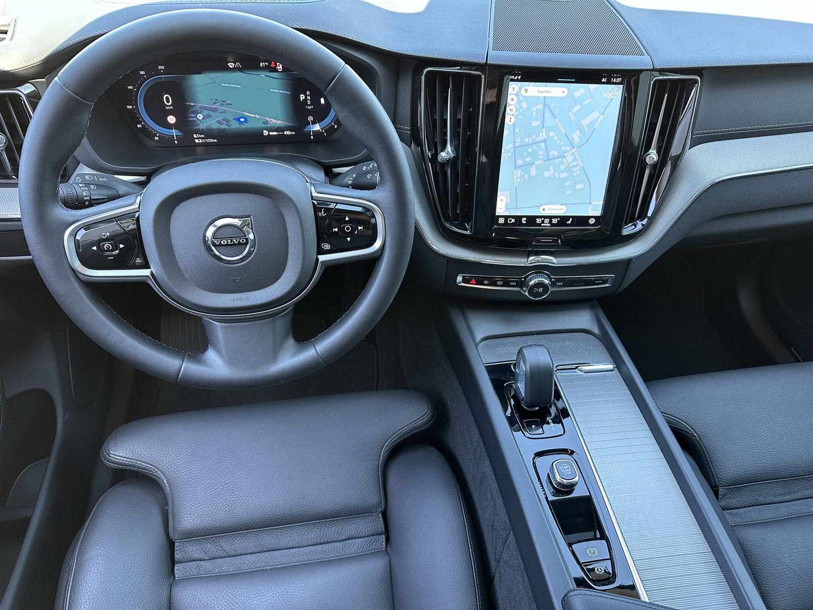 Fahrzeugabbildung Volvo XC60 B5 AWD Ultimate Dark NAV+LED+ACC+360°+PANO