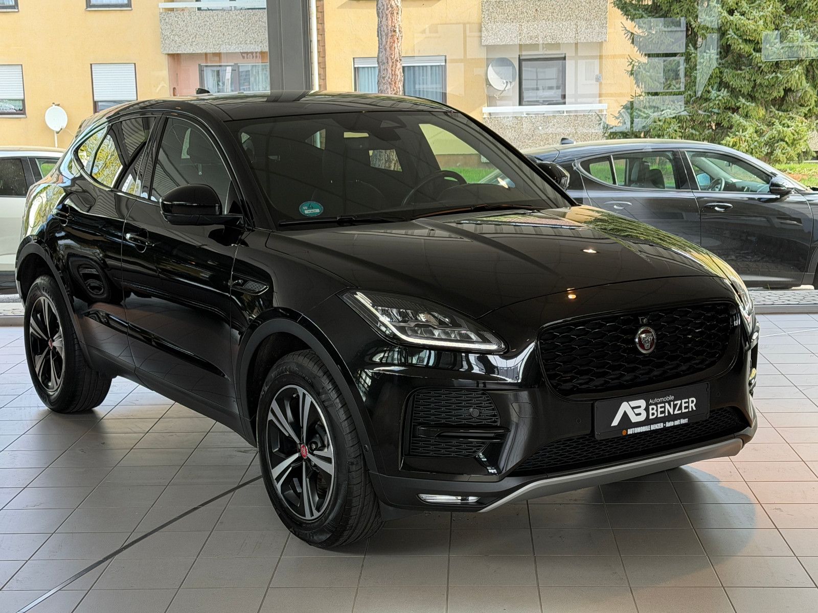 Fahrzeugabbildung Jaguar E-PACE S AWD/BLACK-PACK/360°KAM/LED/3D-KAMERA/