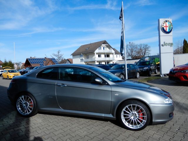 Fahrzeugabbildung Alfa Romeo GT 3.2 V6 24V Distinctive TOP-Zustand