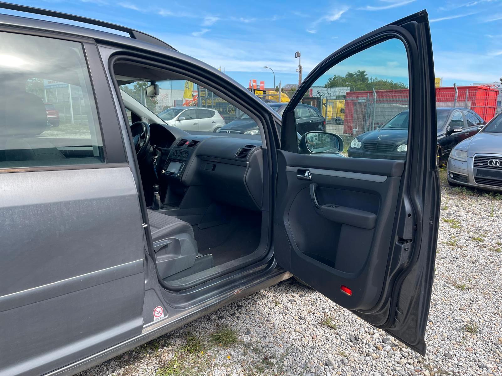 Volkswagen Touran 2004 — photo 18