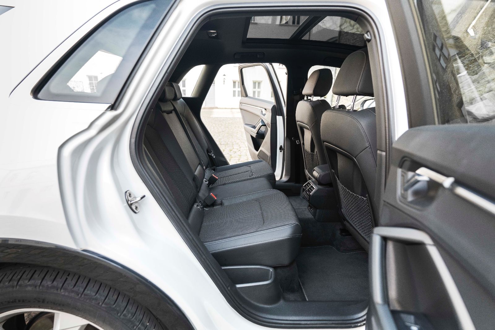 Fahrzeugabbildung Audi Q3 35 TDI QUATTRO DSP LED TOTW NAV TEMPOMAT