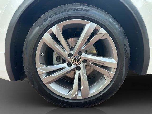 Tiguan 2.0 TDI R-Line DSG ACC FACEL. LED PANO
