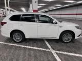Mitsubishi Outlander 2.4 MIVEC PLUG-IN HYBRID 4WD Plus ... - Mitsubishi Outlander Plus mit Hybrid-Antrieb (Benzin/Elektro)