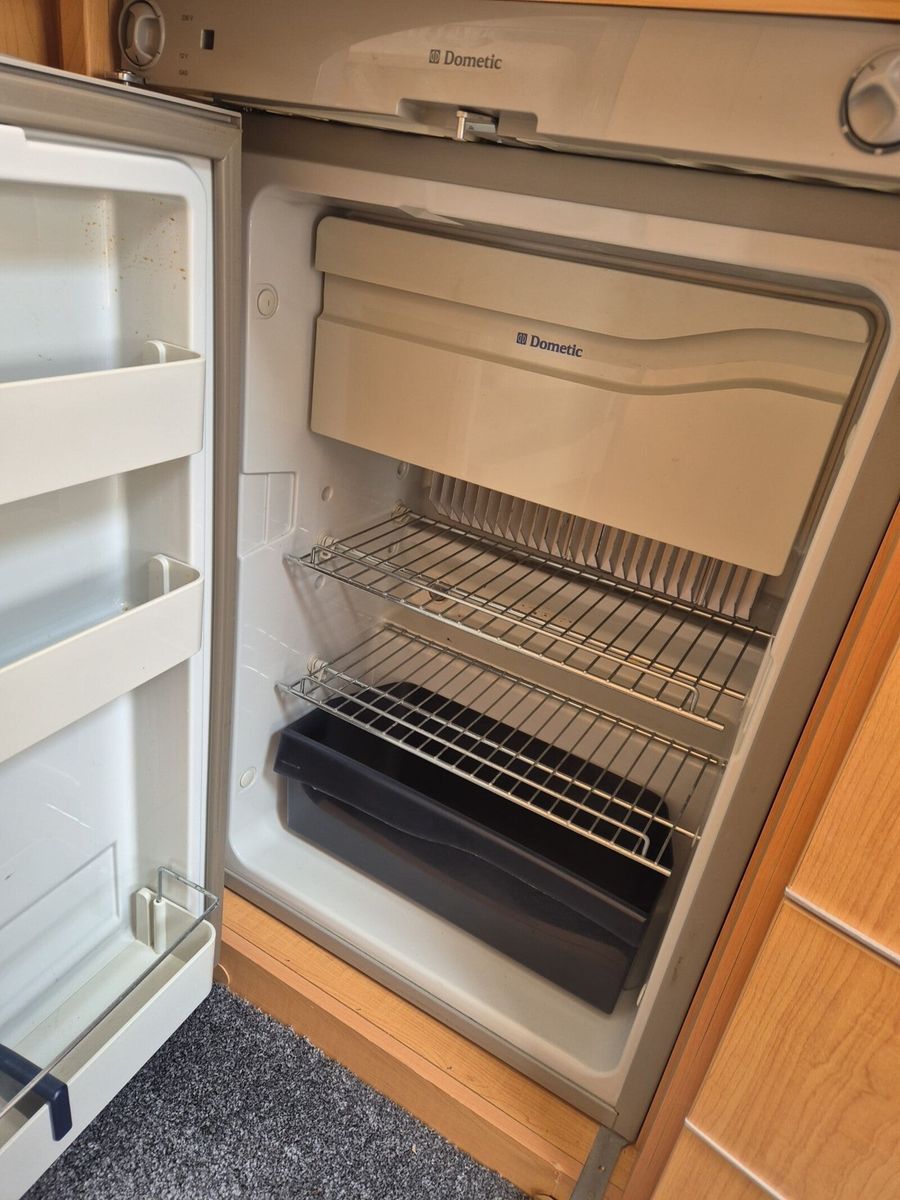 Fahrzeugabbildung Knaus Azur 550 Mover, Batterie, Einzelbetten, Fahrradt