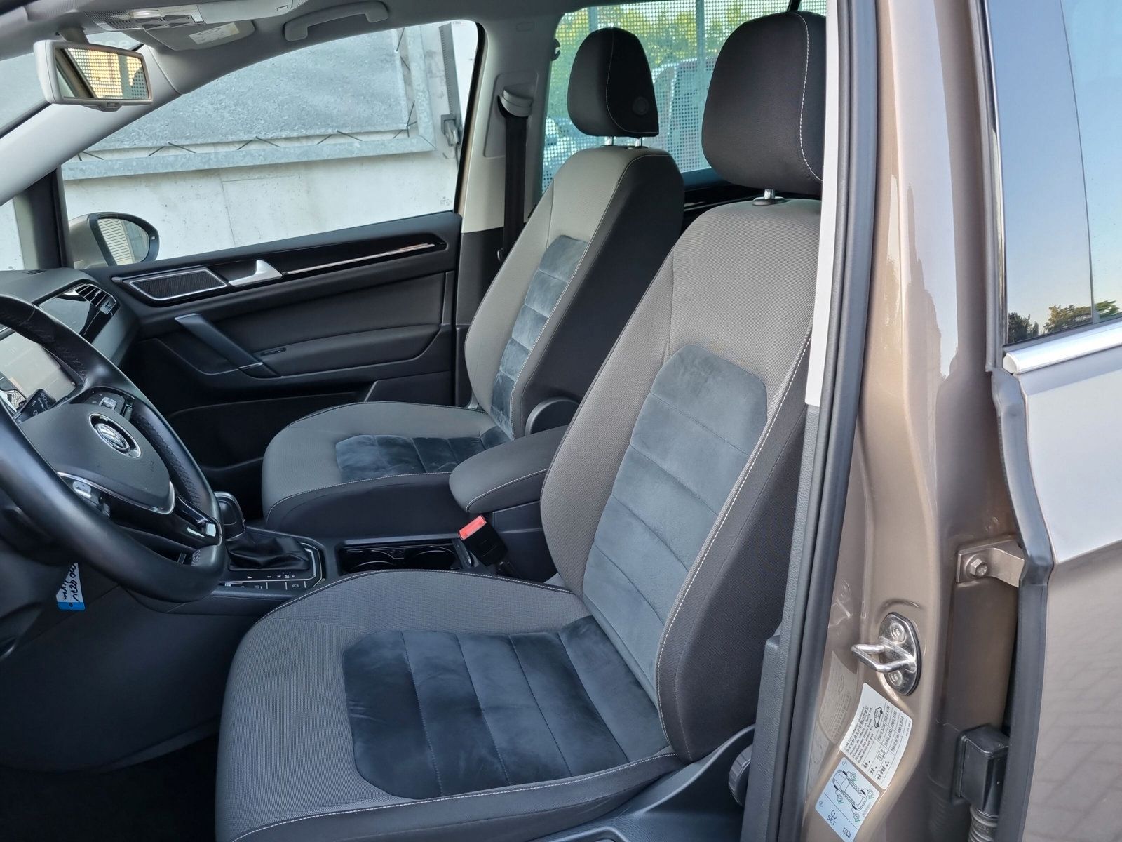 Fahrzeugabbildung Volkswagen Golf Sportsvan 1.4 TSI DSG Highline XENON STANDH