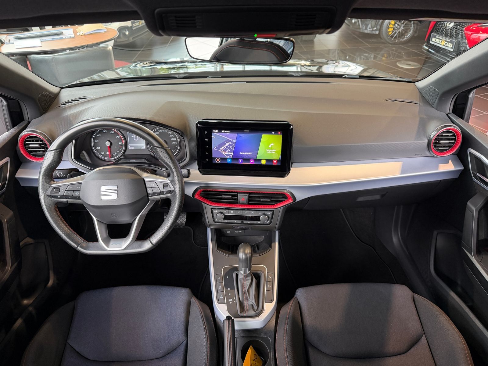 Fahrzeugabbildung SEAT ARONA 1.5 TSI DSG FR KLIMA NAV RFK ACC SHZ 17"