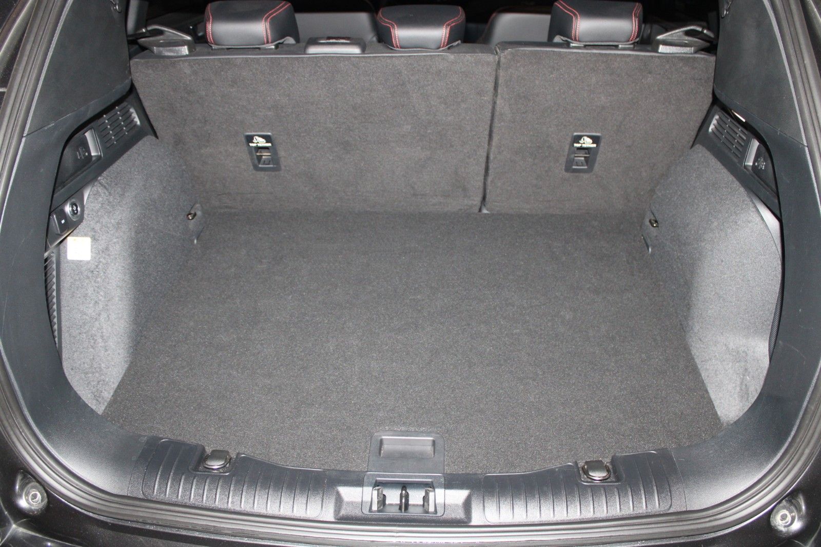 Fahrzeugabbildung Ford Kuga ST-Line X LED AHK Winter Technologie Paket
