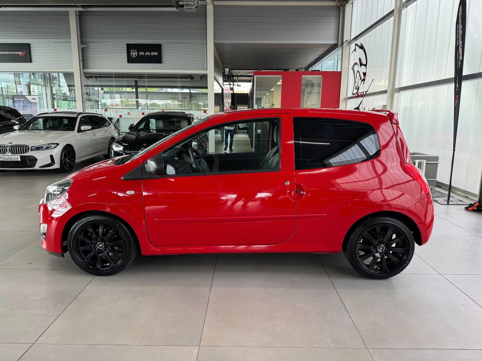 Fahrzeugabbildung Renault Twingo 1.2 Expression "Klima DAB 16"LM Tempomat"