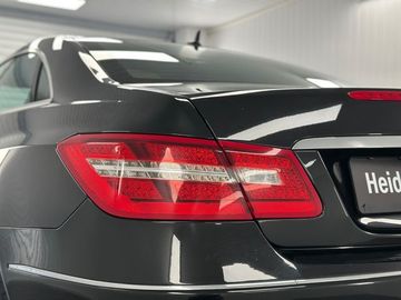 Mercedes E 200 - 11
