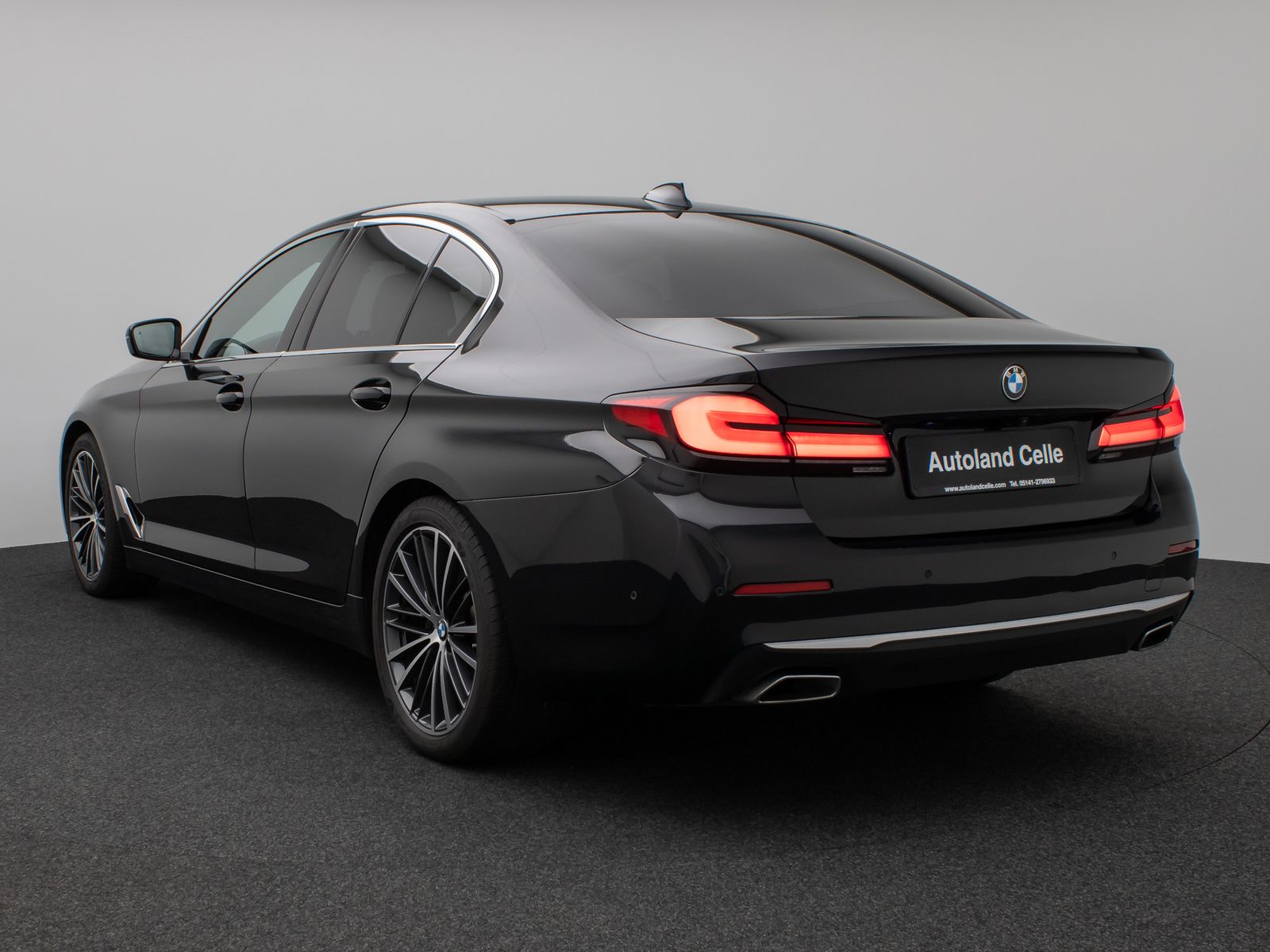 Fahrzeugabbildung BMW 520d Luxury Line Glasdach Kamera HUD DAB H/K 19"