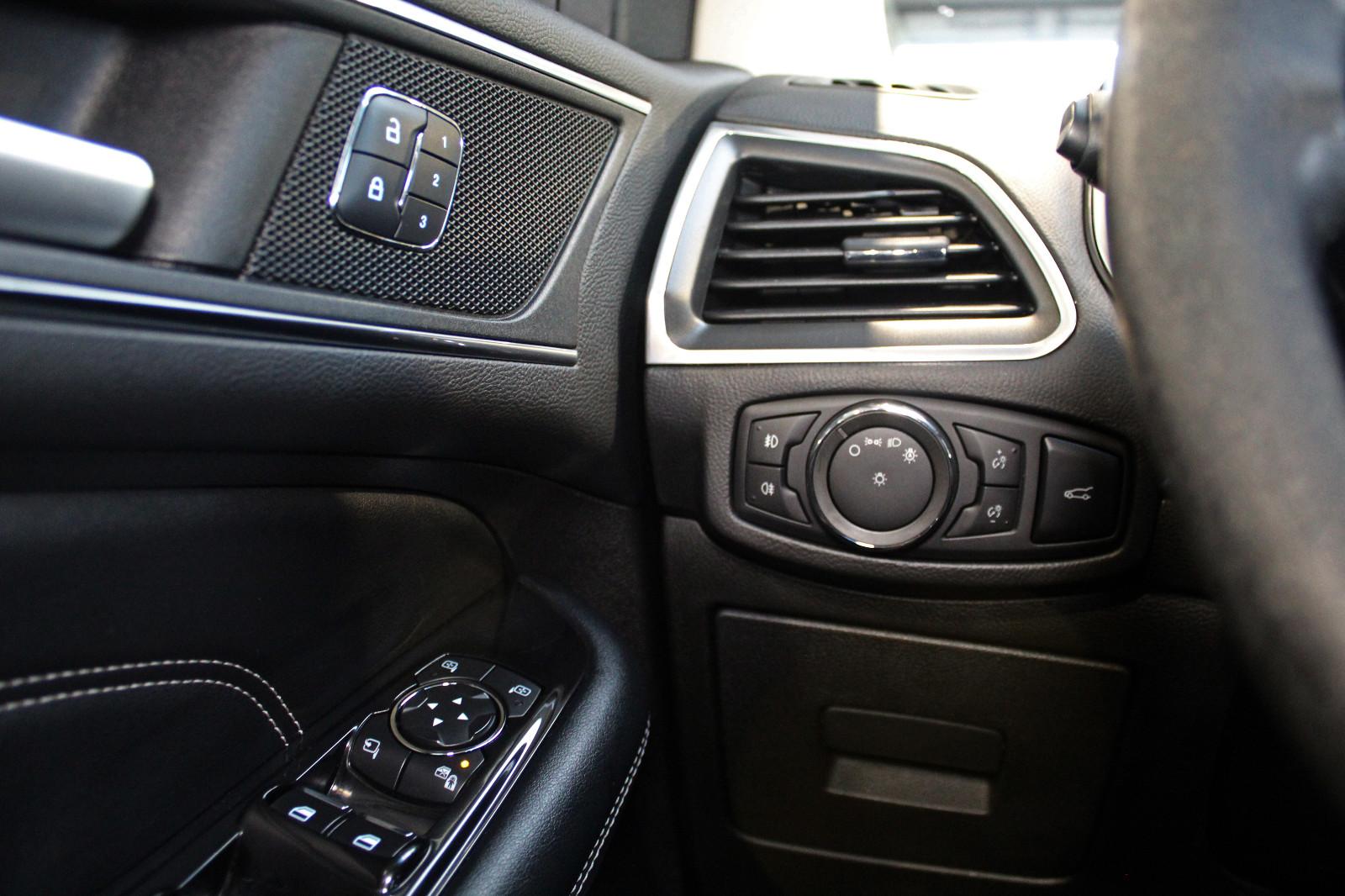 Ford Edge Titanium 4x4(PANO, Business Paket, Leder)