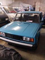 Lada Oldtimer Lada 2105 - Lada Limousine 2105 mit Benzin-Antrieb