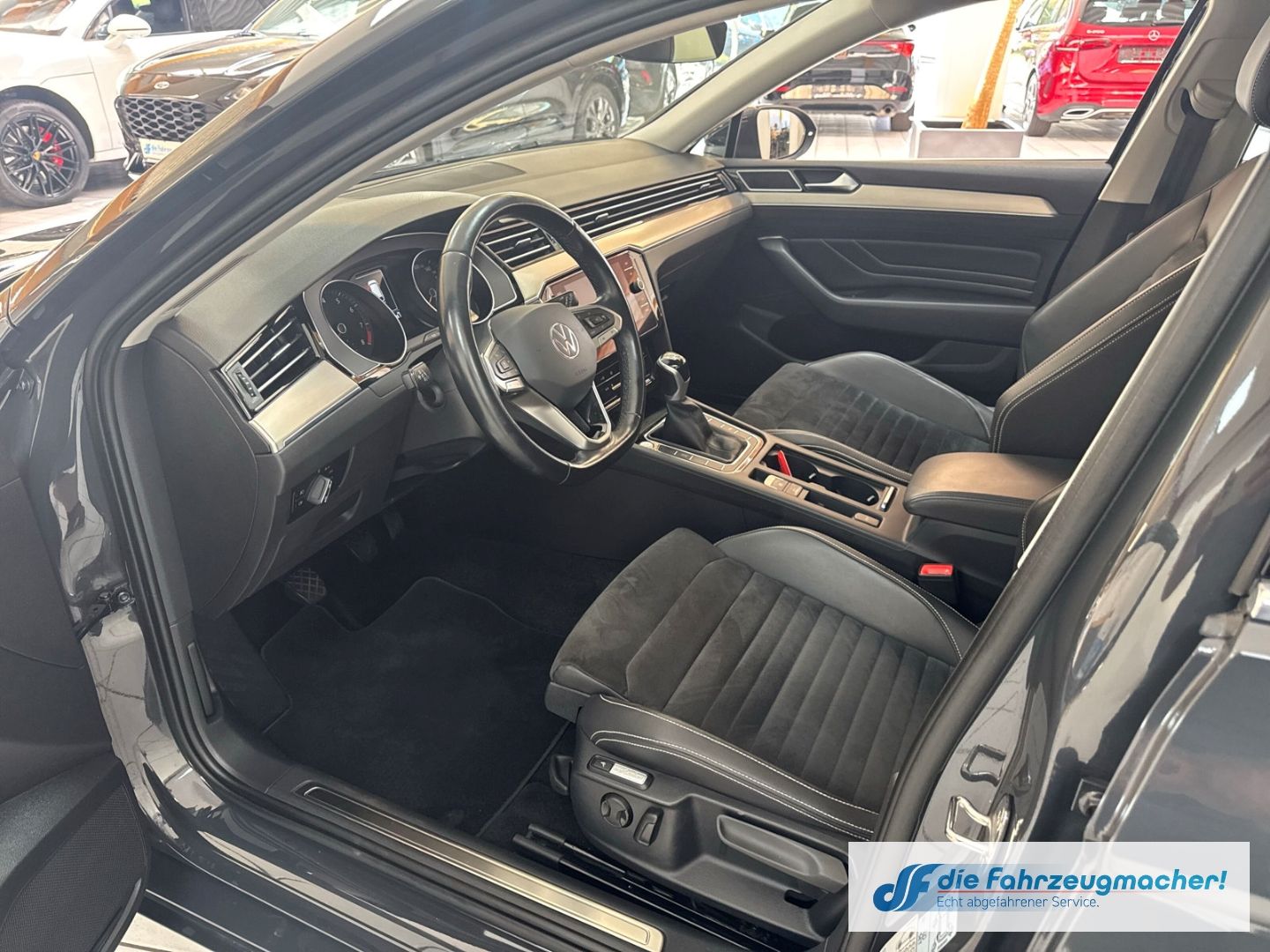 Fahrzeugabbildung Volkswagen Passat Variant Elegance 1.5 TSI BMT Start-Stopp