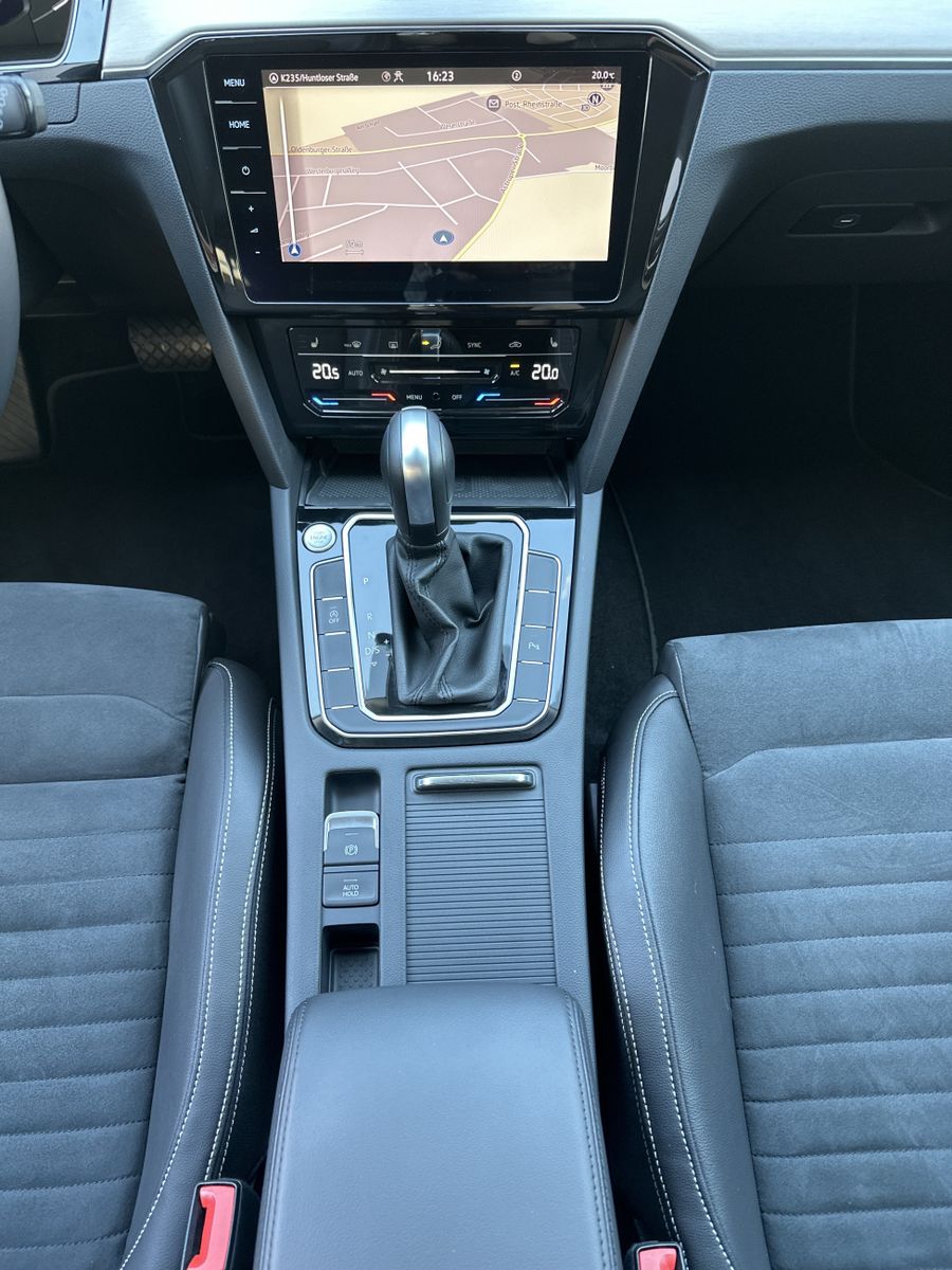 Fahrzeugabbildung Volkswagen Passat Variant 2.0 TDI DSG Elegance NAV+LED+AHK