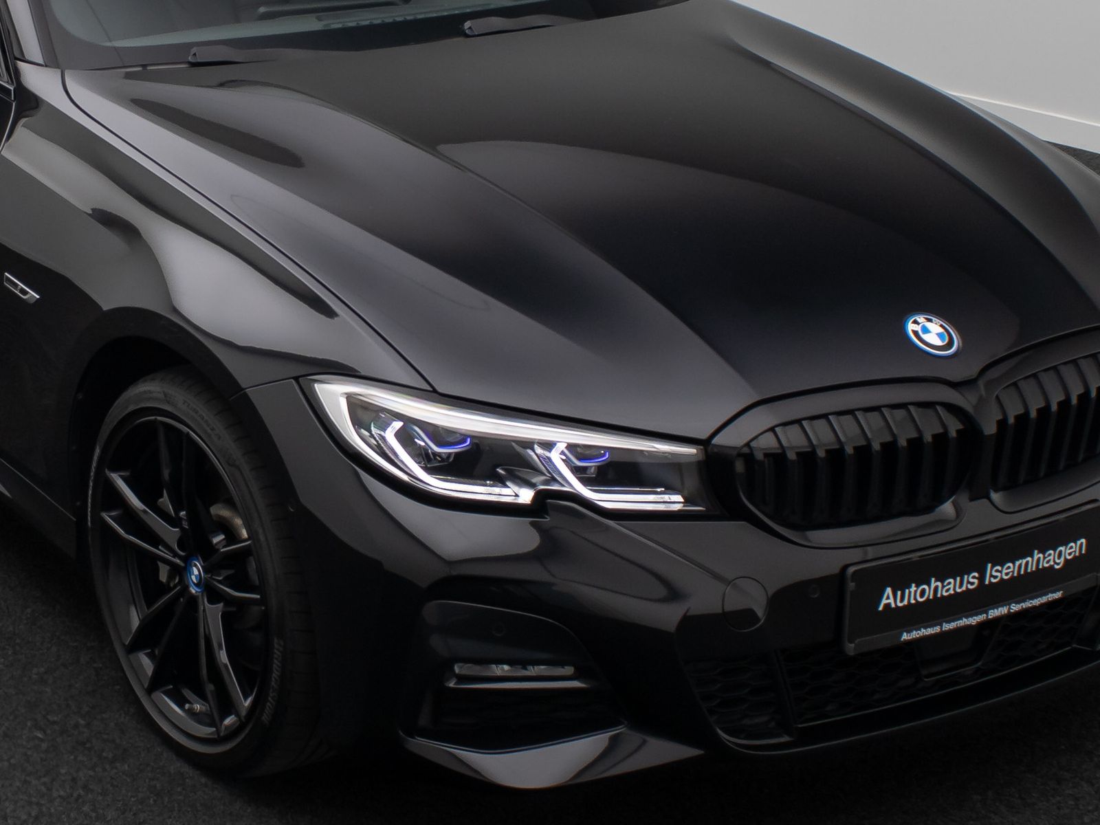Fahrzeugabbildung BMW 330e M Sport DAB HiFi Laser HUD Panorama AHK 19"