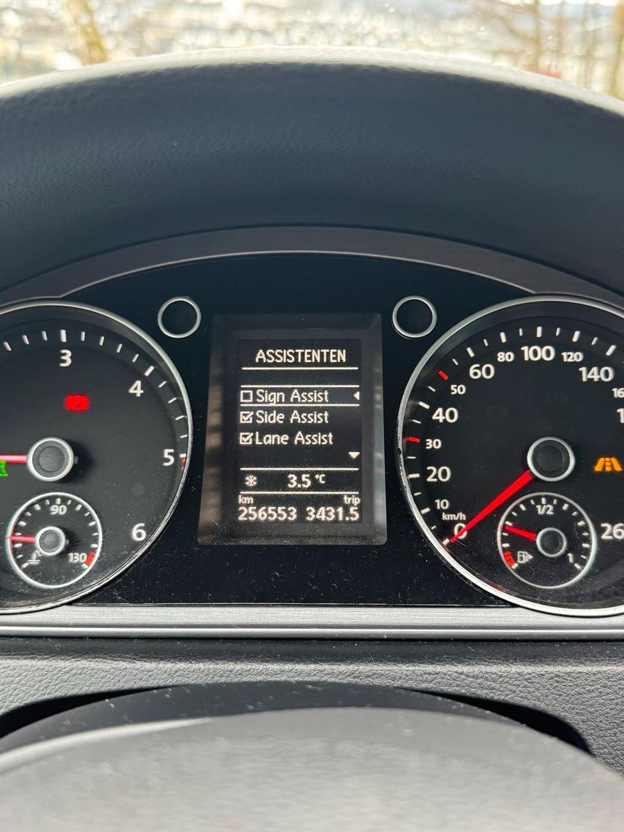 Volkswagen Passat 2014 — interior