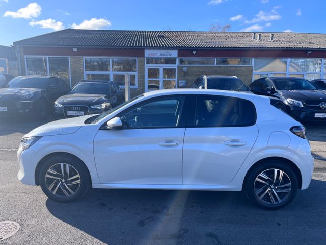 Peugeot 208Allure Pack, 3D Screen Navi, Keyless, Camera!