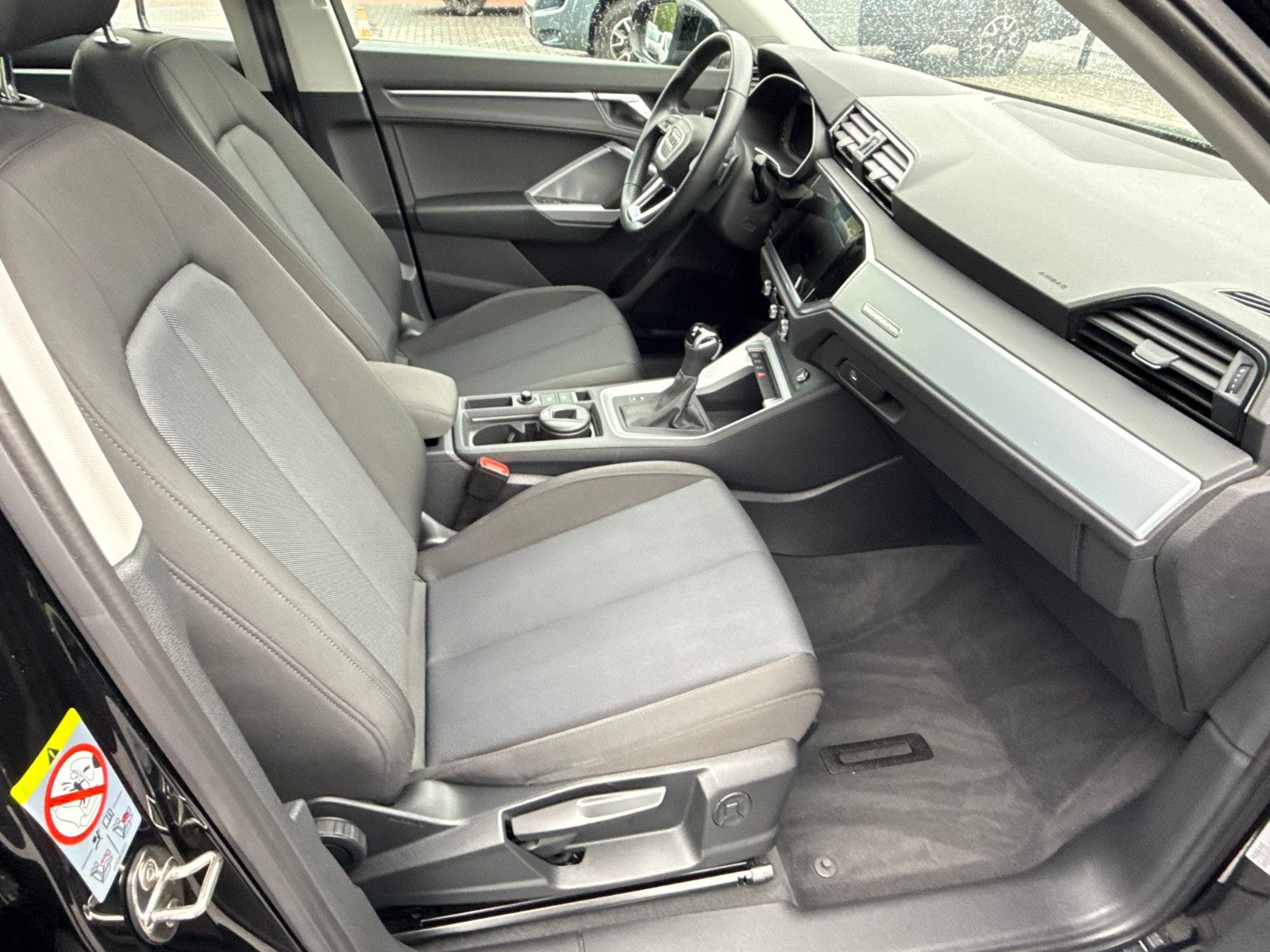 Fahrzeugabbildung Audi Q3 40 TFSI quattro advanced