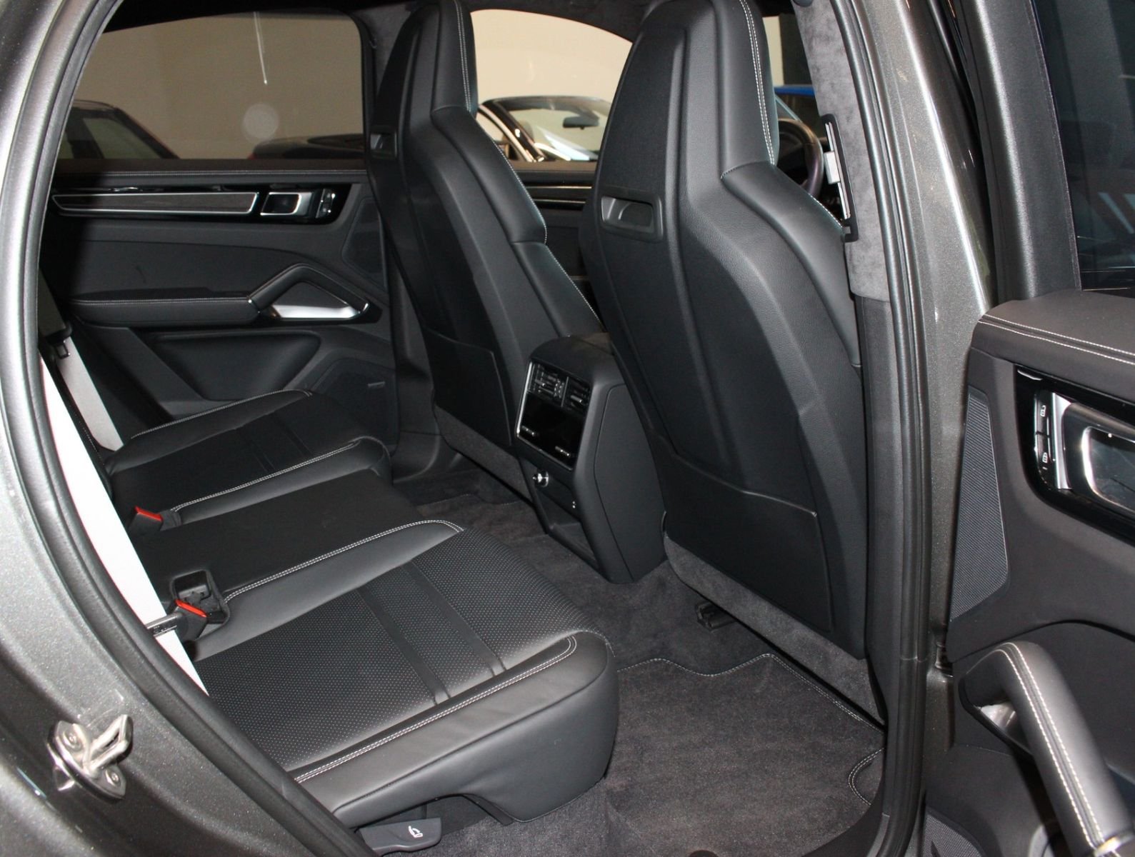 Fahrzeugabbildung Porsche Cayenne Turbo SportDesign-Paket|Carbon|PSCB|PDCC