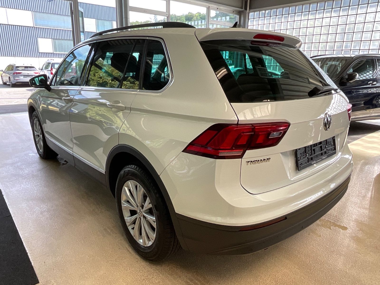 Fahrzeugabbildung Volkswagen Tiguan 1.4TSI DSG Comfortline *LED*NAVI* 1.HAND*