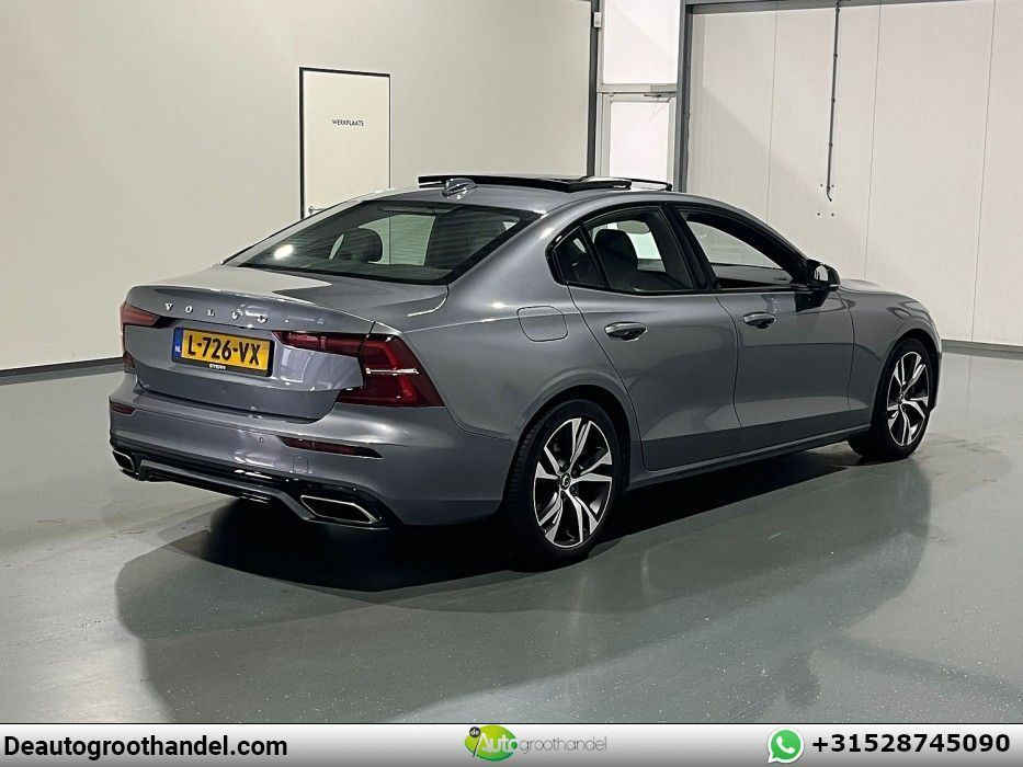 Volvo S60 2.0 Recharge T8 AWD R-Design Pano imagem 2