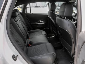 صورة 6 لـ 2025 Mercedes-BENZ EQA