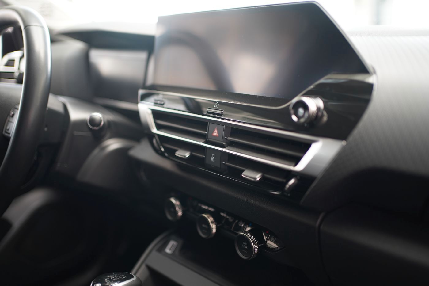 Fahrzeugabbildung Citroën C4 PureTech 130 Shine Kälte Paket Navi DAB Klima