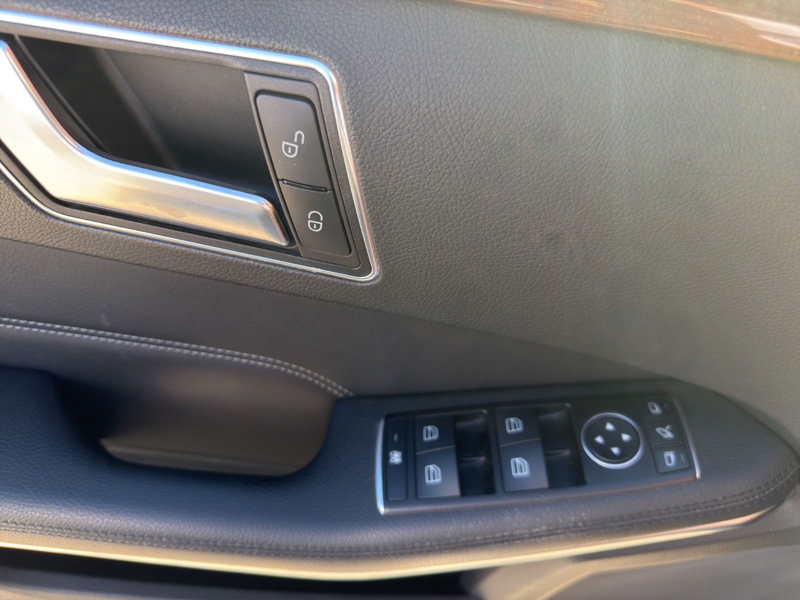 Fahrzeugabbildung Mercedes-Benz E 350 Limousine/2.Hand/Scheckheft/Top/360gKamer