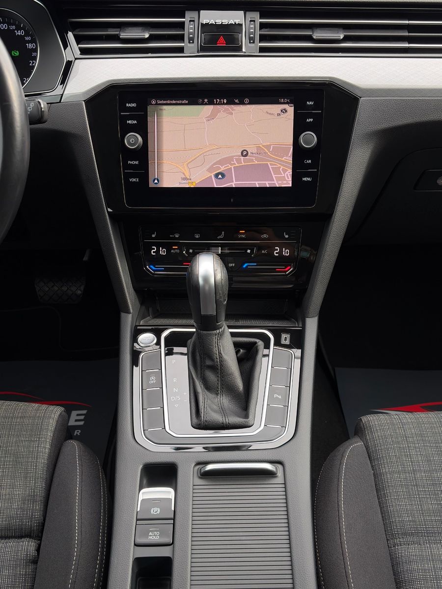 Fahrzeugabbildung Volkswagen Passat Variant 2.0 TSI Buisness Kamera LED ACC