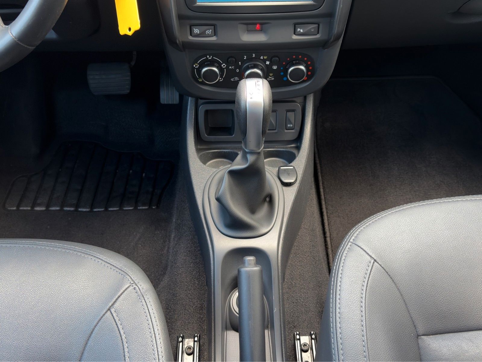 Fahrzeugabbildung Dacia Duster Prestige 4x2*AHK*Navi*SHZ*Leder**