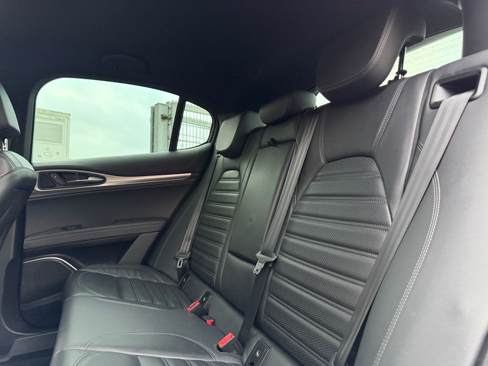 Fahrzeugabbildung Alfa Romeo Stelvio Veloce Q4*LED*LEDER*MEMO*SOUNDTHEATRE