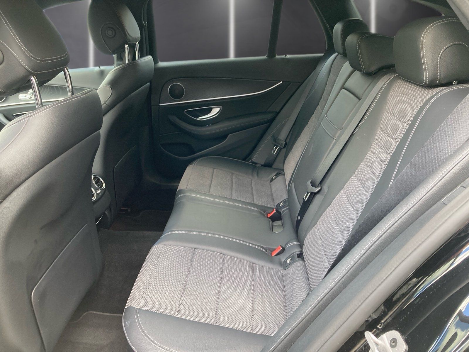 Fahrzeugabbildung Mercedes-Benz E 300 T de Avantgarde*Distronic*AHK*Totwink*Cam*