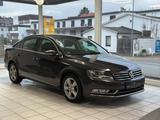 Volkswagen Passat Lim. Highline BlueMotion - Volkswagen Passat aus 2011: Highline