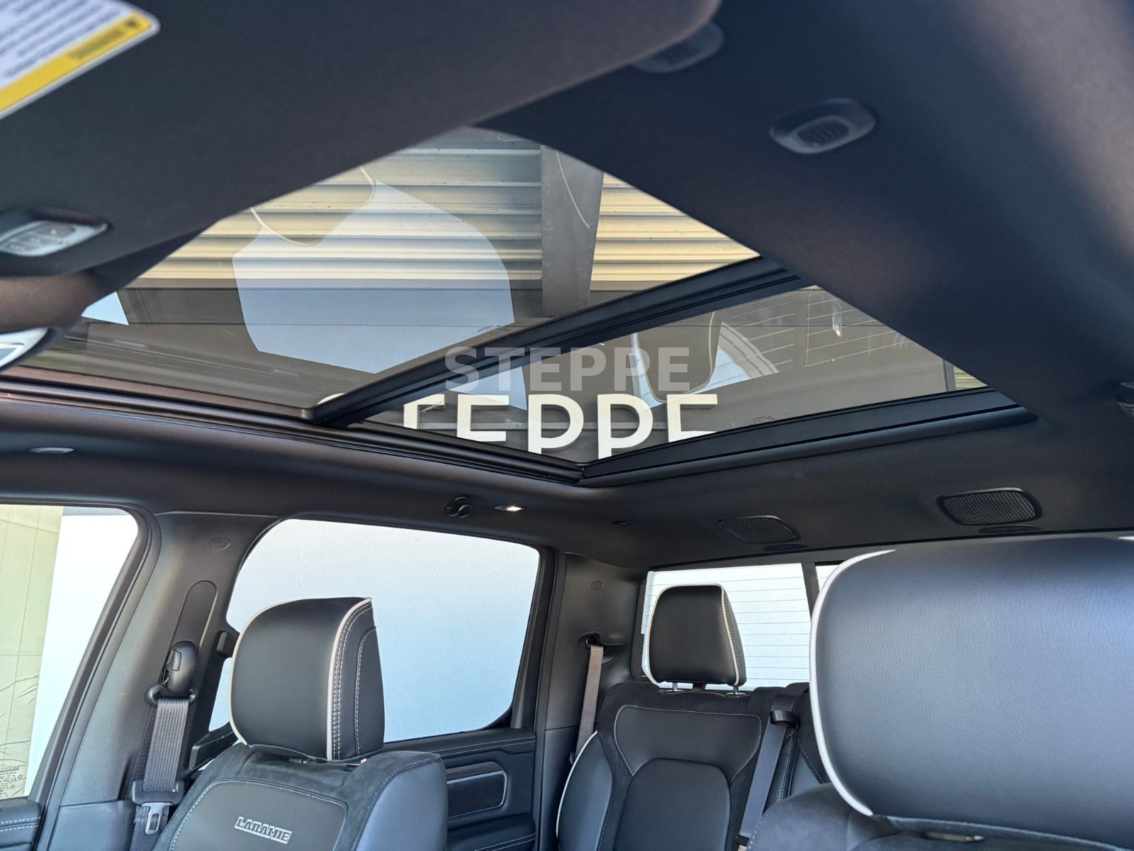Dodge 2026 RAM 1500 5,7LV8 Night Safety Tech. AHK 22"