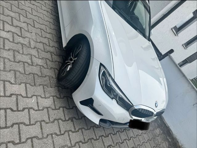 BMW 330e xDrive Touring Sport Line Automatic Spo...