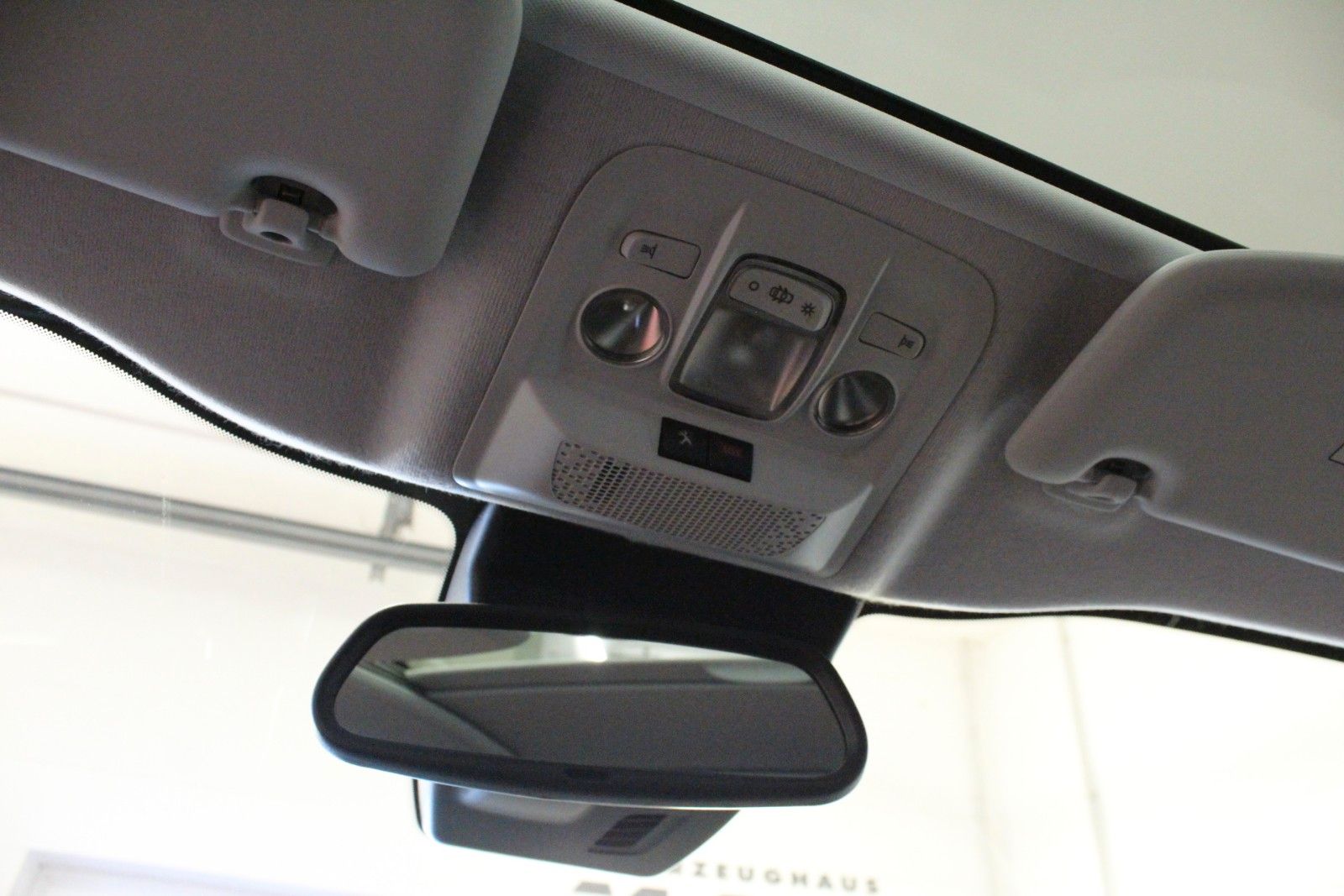 Fahrzeugabbildung Peugeot 208 PureTech 110 Edition Panoramadach*Sitzheizun