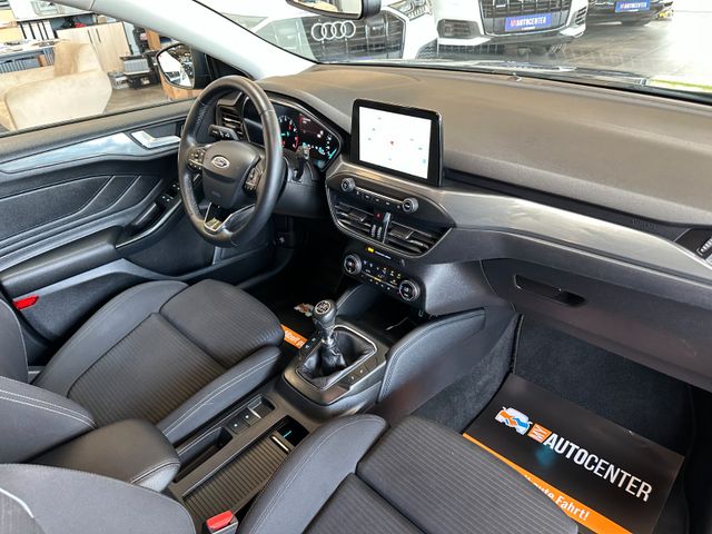 Ford Focus Lim. Titanium *Navi*AHK*LED*