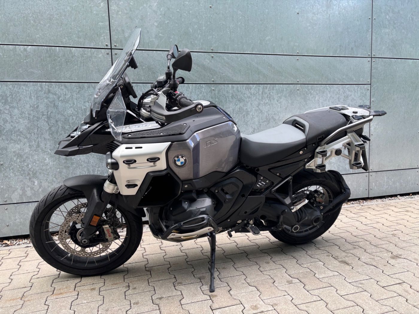 Fahrzeugabbildung BMW R 1300 GS Adventure Triple Black ASA 3 Pakete