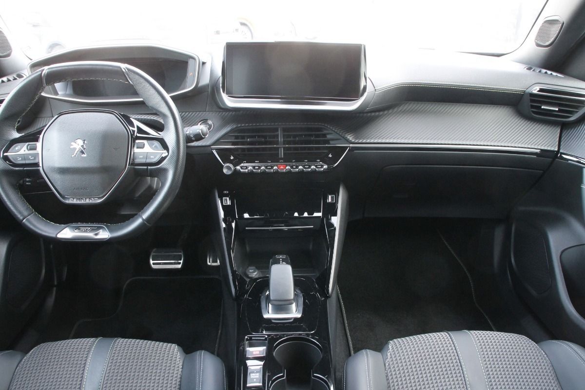 Fahrzeugabbildung Peugeot 2008 e-GT