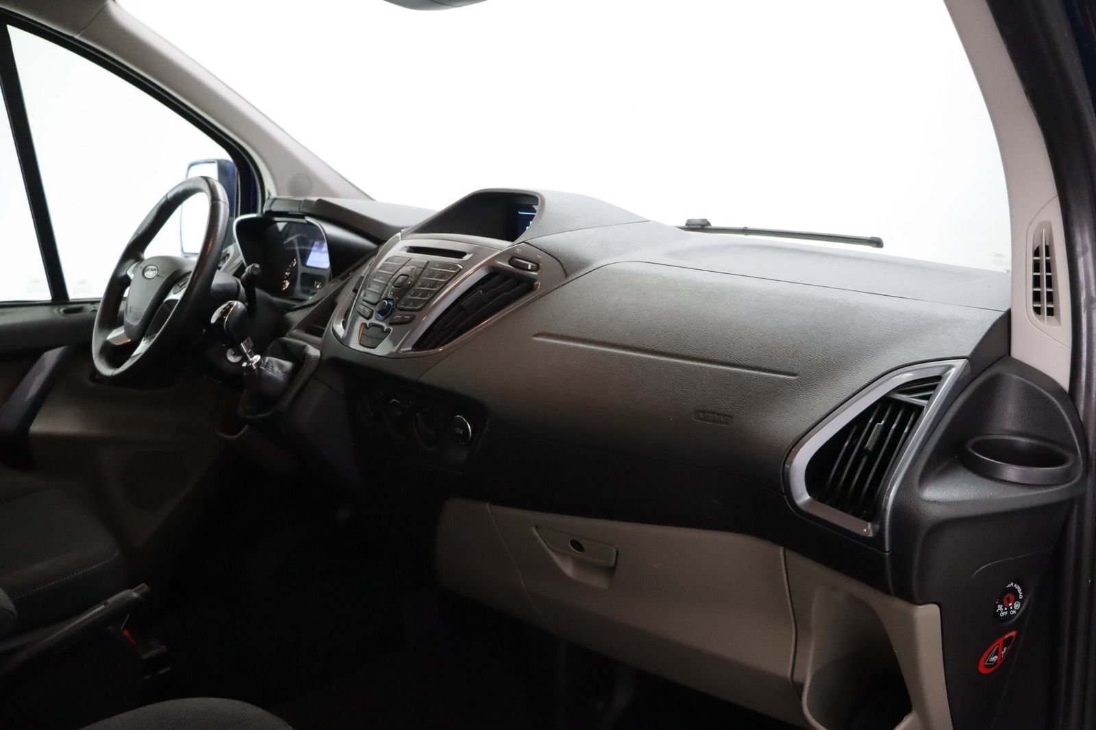 Fahrzeugabbildung Ford Tourneo Custom 2.2 TDCi * 8 Sitzplätze