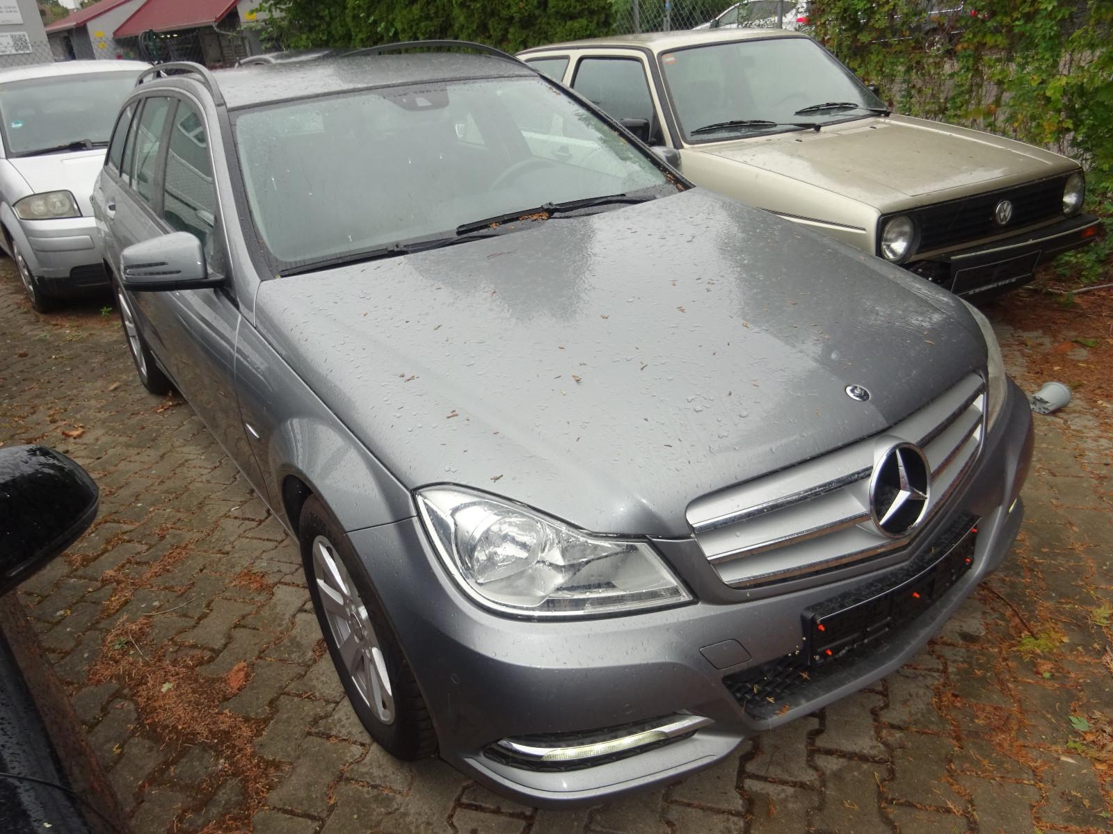 Mercedes-Benz C220 2011 — interior