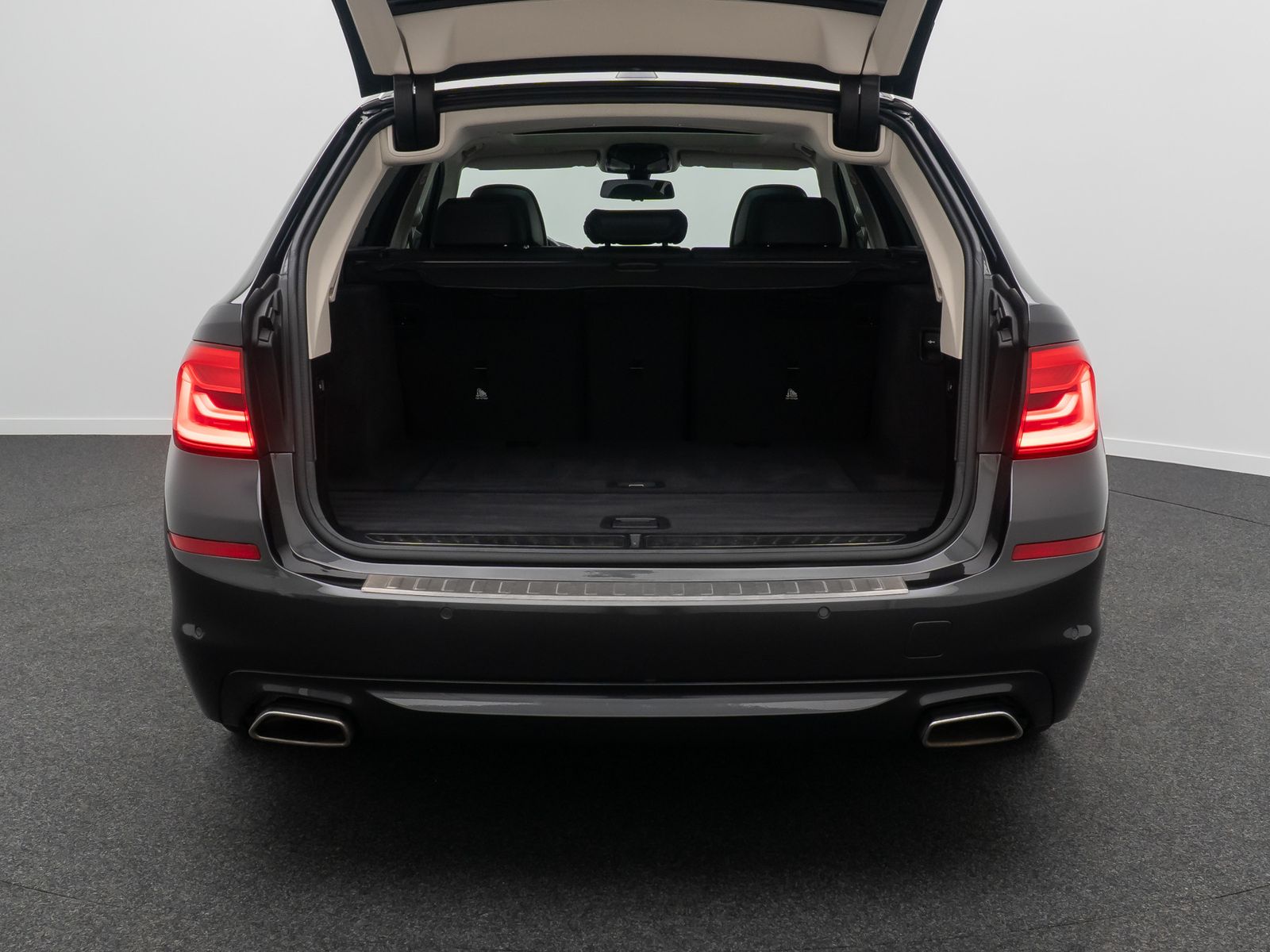 Fahrzeugabbildung BMW 540i xD HUD Kamera MSport Komfort Panorama19Zoll