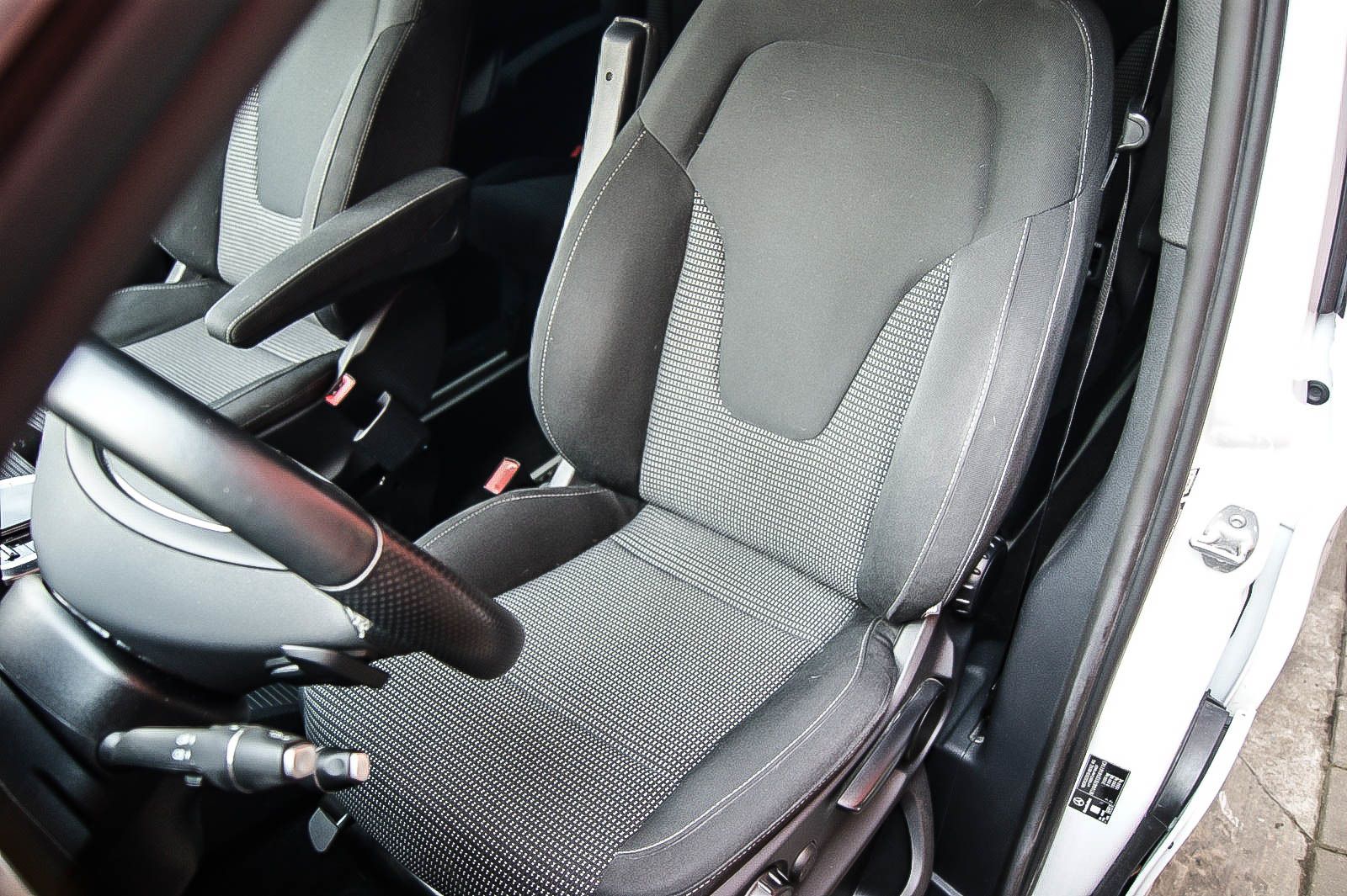 Fahrzeugabbildung Mercedes-Benz V 250 d EDITION lang MBUX 7-SITZE IQ-LED KAMERA