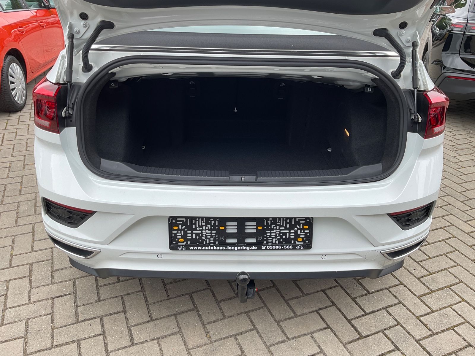 Fahrzeugabbildung Volkswagen T-Roc Cabriolet 1.5 TSI DSG R-Line,AHK,Kamera,AC