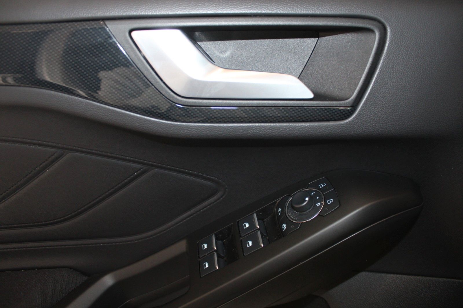 Fahrzeugabbildung Ford Focus ST-Line Turnier Automatik LED ACC CAM uvm.