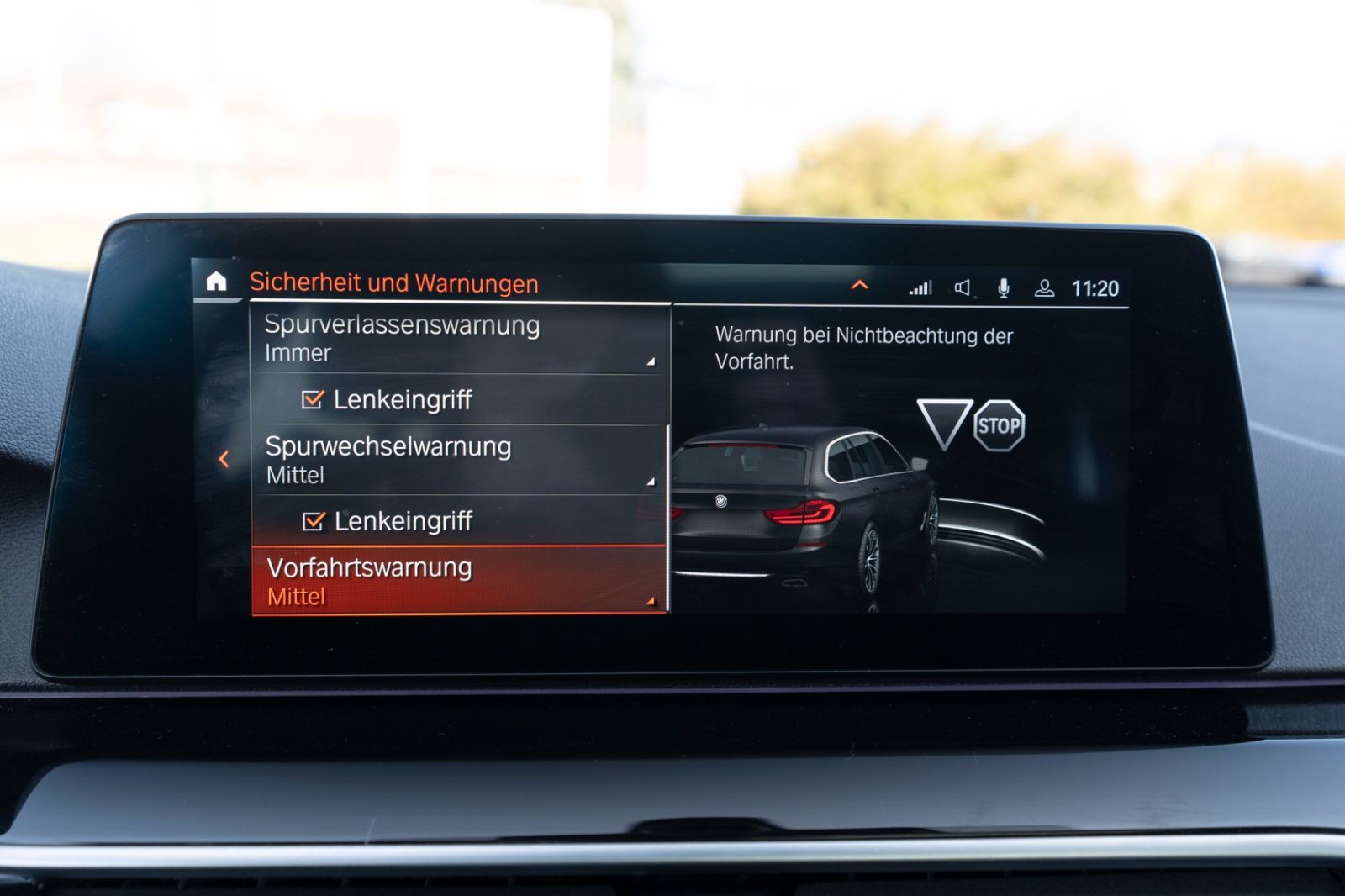 Fahrzeugabbildung BMW 520d xDrive SPORT SHADOW ACC LED H&K 360° TOTW