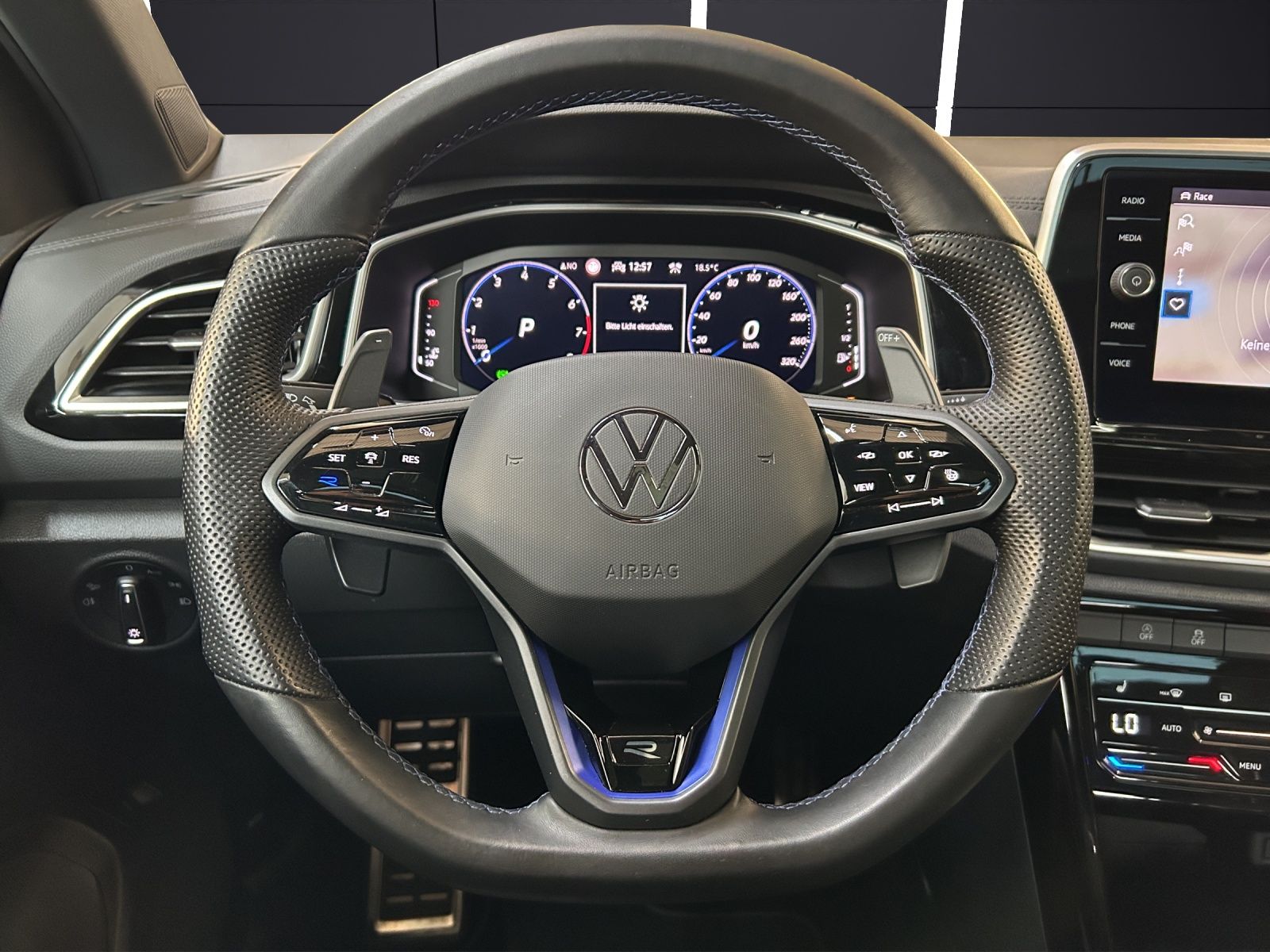 Fahrzeugabbildung Volkswagen T-Roc R 4M DSG  IQ.Light ACC AHK PANO SHZ RearVi