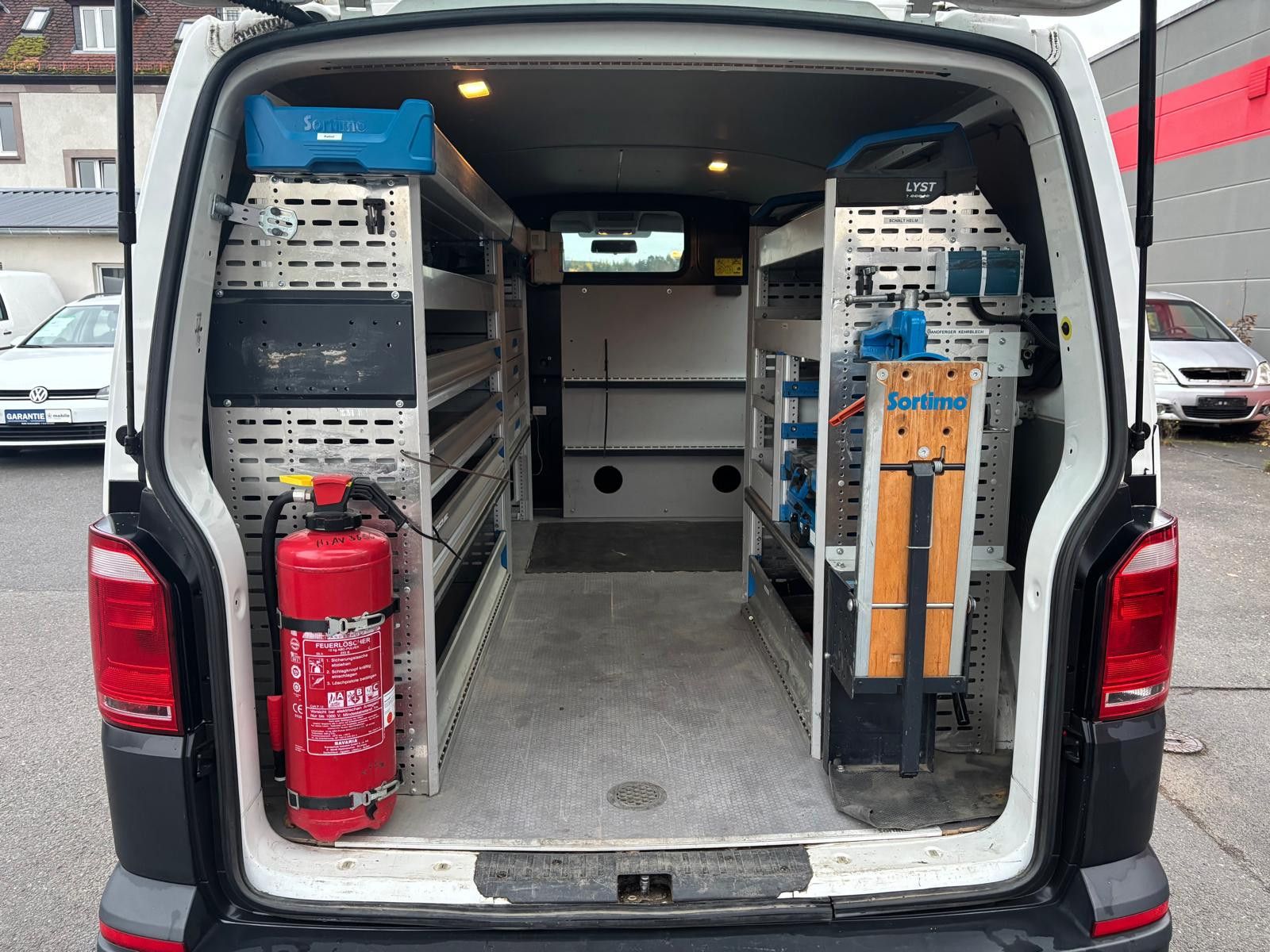 Fahrzeugabbildung Volkswagen T6 Transporter 2.0 TDI Kasten lang-STDHZ-AHK-NAV