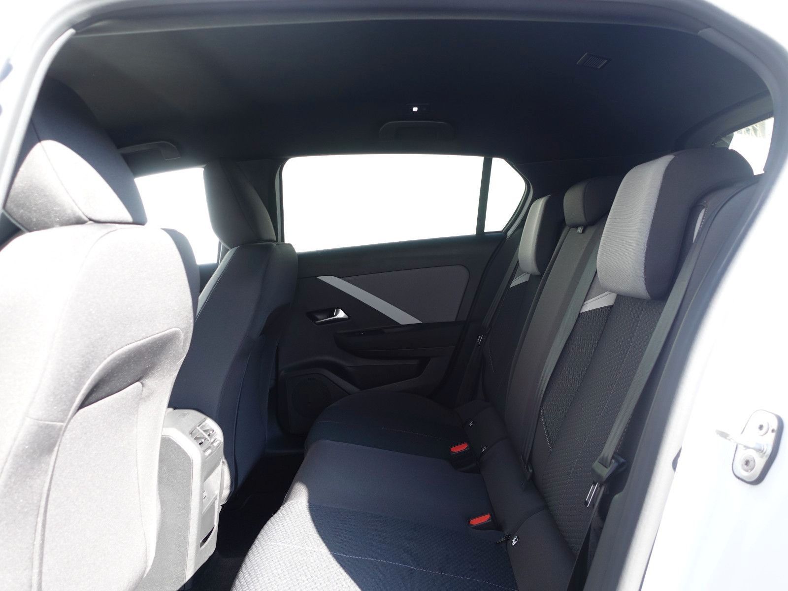 Fahrzeugabbildung Opel Astra Edition 1.2T,Navi,Kamera,Sitzhzg,AGR-Sitz